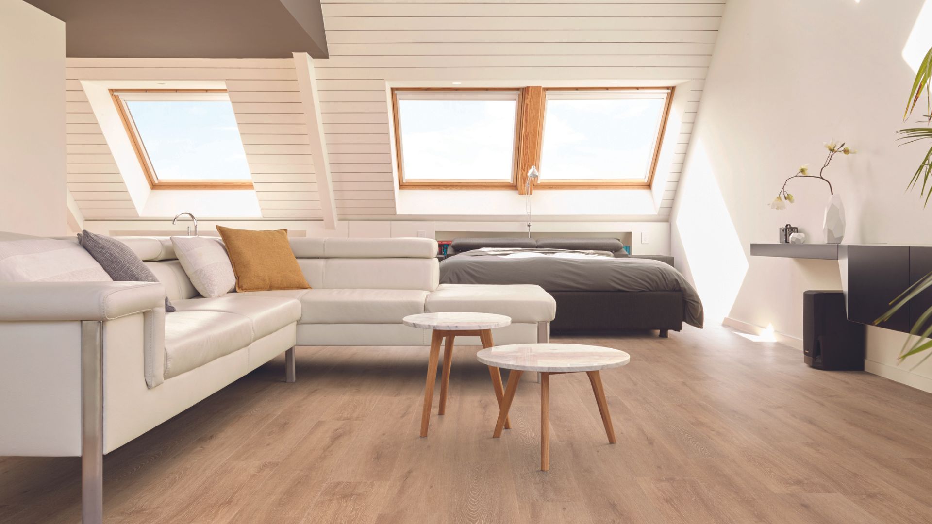 Hardwood floorng in a living room.